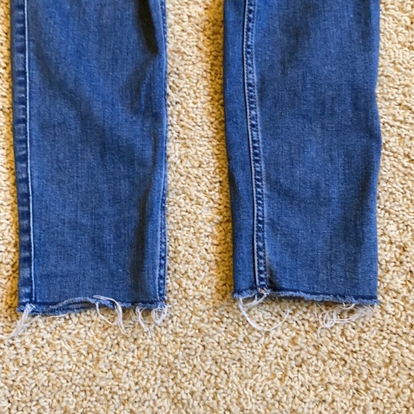 HOLLISTER juniors/women size 11R ULTRA HIGH RISE SUPER SKINNY JEANS. Rips/holes - Picture 5 of 15